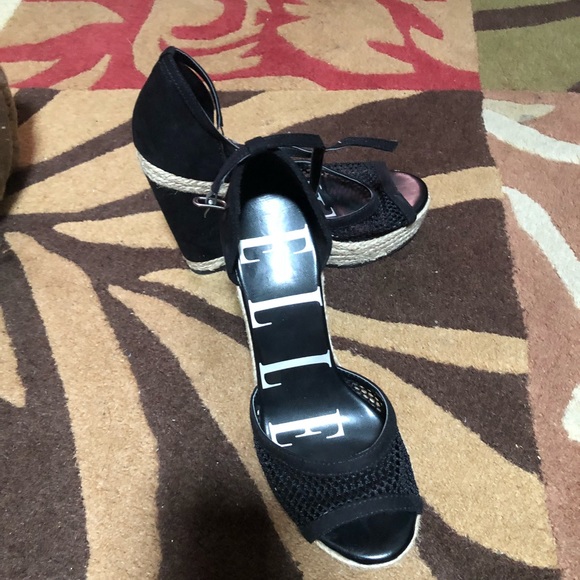 Shoes - Picture 5 of 8